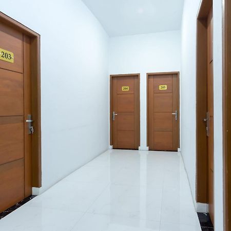 Super Oyo 839 Royal Guest House Medan Exteriör bild