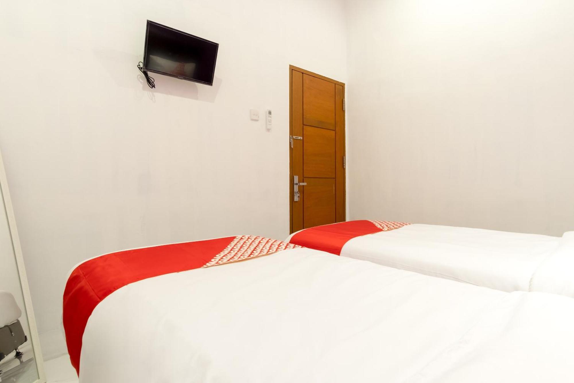 Super Oyo 839 Royal Guest House Medan Exteriör bild